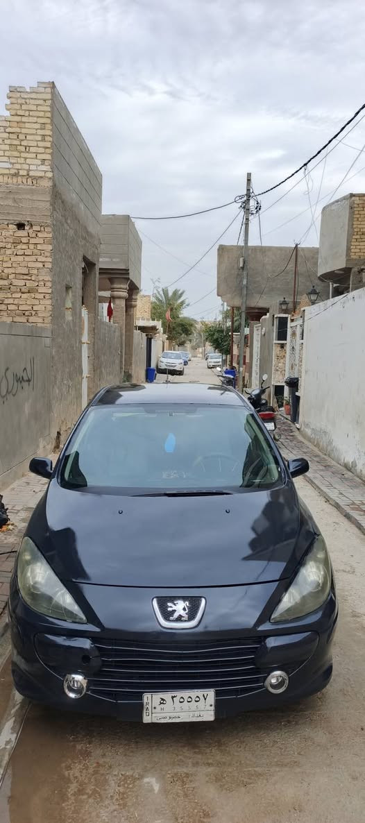 بيجو 2006.
رقم بغداد. تحويل مباشر. 
كير اوتماتيك. محرك بلاد. 
تخم تاير نضيف. حداديه نضيفه. 
دواخل نضيفه. كهربائيّات جاهزه 
السعر 44.طويريج ‏‪0788 726 5579‬‏
