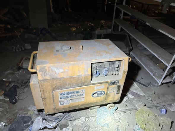 سلام عليكم مولدات ثنين كاز للبيع متروكات صار فتره ثنينهن ب350 وبيهن مجال للشراي المكان بغداد الشالجيه رقم التلفون ***********
