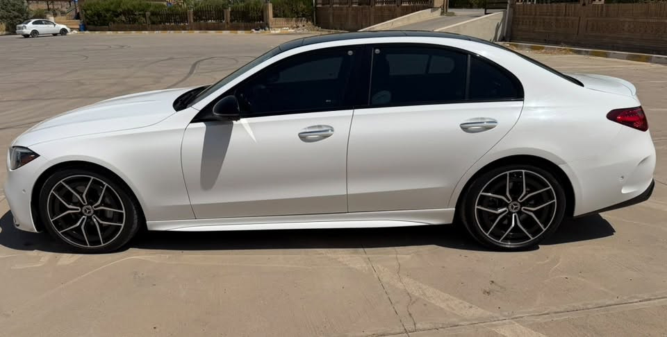 ✨
C300 /2024 
المواصفات:

* محرك 2.0 Turbo 4 سلندر
* قوة تقريباً 255 حصان
* عزم 400 نيوتن متر
* نظام EQ Boost 48V Mild Hybrid
* قير أوتوماتيك 9 سرعات 9G-TRONIC
* نظام قيادة رياضي Comfort / Sport
* شاشة وسطية كبيرة MBUX
* عدادات رقمية بالكامل
* تشغيل بصمة/زر
* دخول ذكي Keyless (حسب التجهيز)
* كاميرا خلفية
* حساسات أمامية وخلفية
* مثبت سرعة
* مساعدات أمان Mercedes (حسب الفئة)
* مقاعد كهربائية
* داخلية فخمة (حسب اللون والتجهيز)
* جنوط ألمنيوم أصلية
* إضاءة LED
* سياره مبرمج عربي ونزلت بيهه خريطه شرق اوسط 1700$ 
* داتاشو بيلادي من اعلا فئه مارسيدس 
ماشيه 48الف  كيلومتر حقيقي سياره بس مبدل صندوق بلادي شركه
سياره داتاشو من اعلاه فئه مارسيدس
❌ موافقه جام تضليل سياره جاهز من كل نواحي واتحدا  اكو بهيج سعر وسياره ايد واحد 
كبل متخابرني اسئل سوك هيج مواصفات وحادث خفيف بهيج سعر 385$ وبي مجال شراي يراسلني بل واتس *********** 
رقم شمالي تحويل وكاله ثاني يوم
