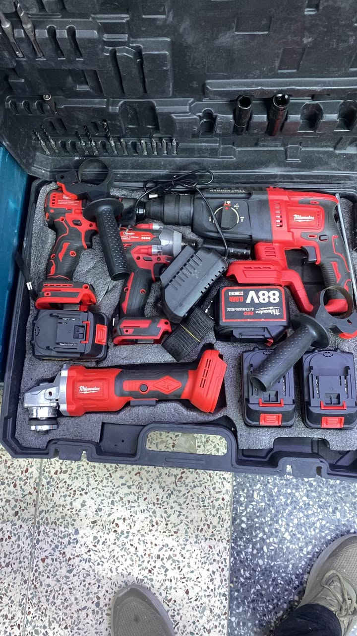 تصليح كل انواع الدريلات والكوسرات البروشلس ماطور والفحمات والعدد المختلفة الشحن والكهرباء 
باركسايد فيركس اوزيتو ديولت ميلواكي بوش ايربور هلتي تيتان وورك زون وكل الانواع الباقية 
عنواني بغداد الحرية *********** بغداد, العراق
