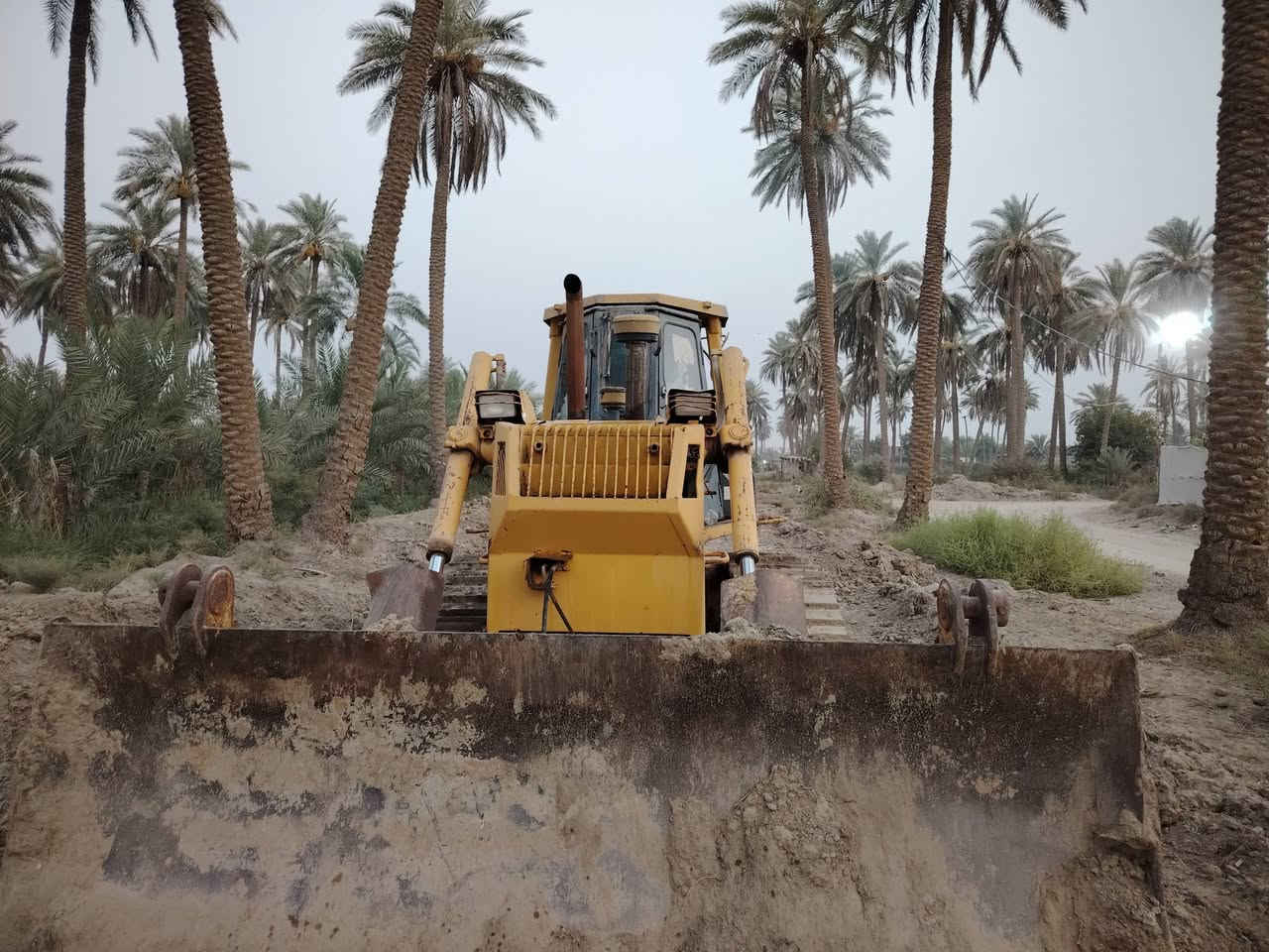 السلام عليكم ورحمة الله وبركاته /بلدوزر حديثة للبيع /الرقم ***********
