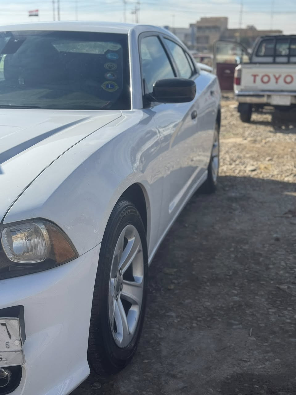 (سلام عليكم جارجر ) موديل 2013 
رقم بغداد تحويل سياره كير محرك 3600 
تبريد تخم تاير حداديه فول كامله 
قطعتين تبديل جاملغ امامي وبنيد وباب صدر مباوك رش 
سياره شواصي سليمه طخه 4اصابع بالغد 
 شاشه كبيره ٨ نمر كامره كير  السعر /155)*********** ناصريه قلعه سكر
