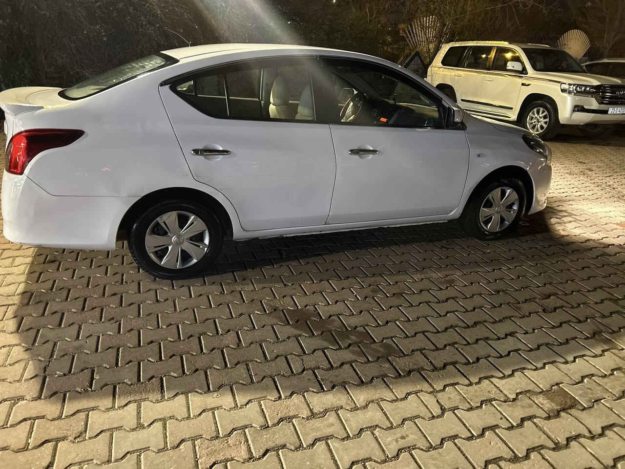 السلام عليكم نيسان صني موديل ٢٠٢٠ سياره خير مـــטּ الله كفاله عامه كير مكينه حداديه محرك تخم تايرات تدفئه تبريد سياره مفوله ضربتها جاملغ امامي يم سايق بيها بارد وباب بي شويه بارد مال صدر وبقيه سياره كفاله السعر ١١٥ وبيها مجال مكينه ١٥٠٠ سياره بَہ اسمي تحويل ثاني يوم رقم اࢪبـــيل وهاذا رقمي ***********
