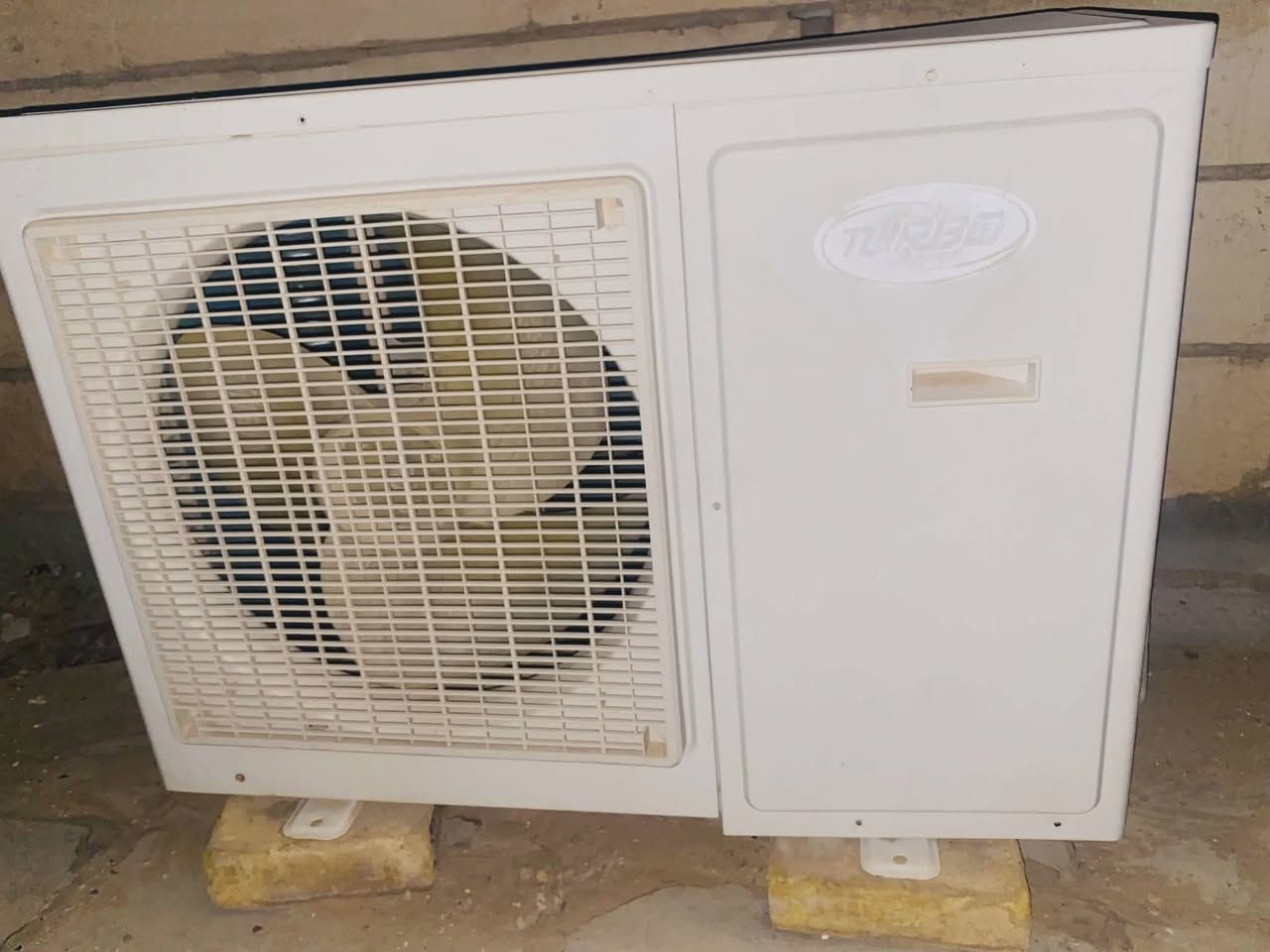 سلام عليكم 
عندي سبلت

طنين

نظيف 

حتى البواري مالتة اشتريتهن قبل فترة ب ٩٠ نحاس

بي فقط ليك الراديتر

ولا يفصل ولا شي يبقى شغال

فقط الليك الي بي

وهاي الصور مالتة
سعره ٣٥٠

للتواصل ***********
