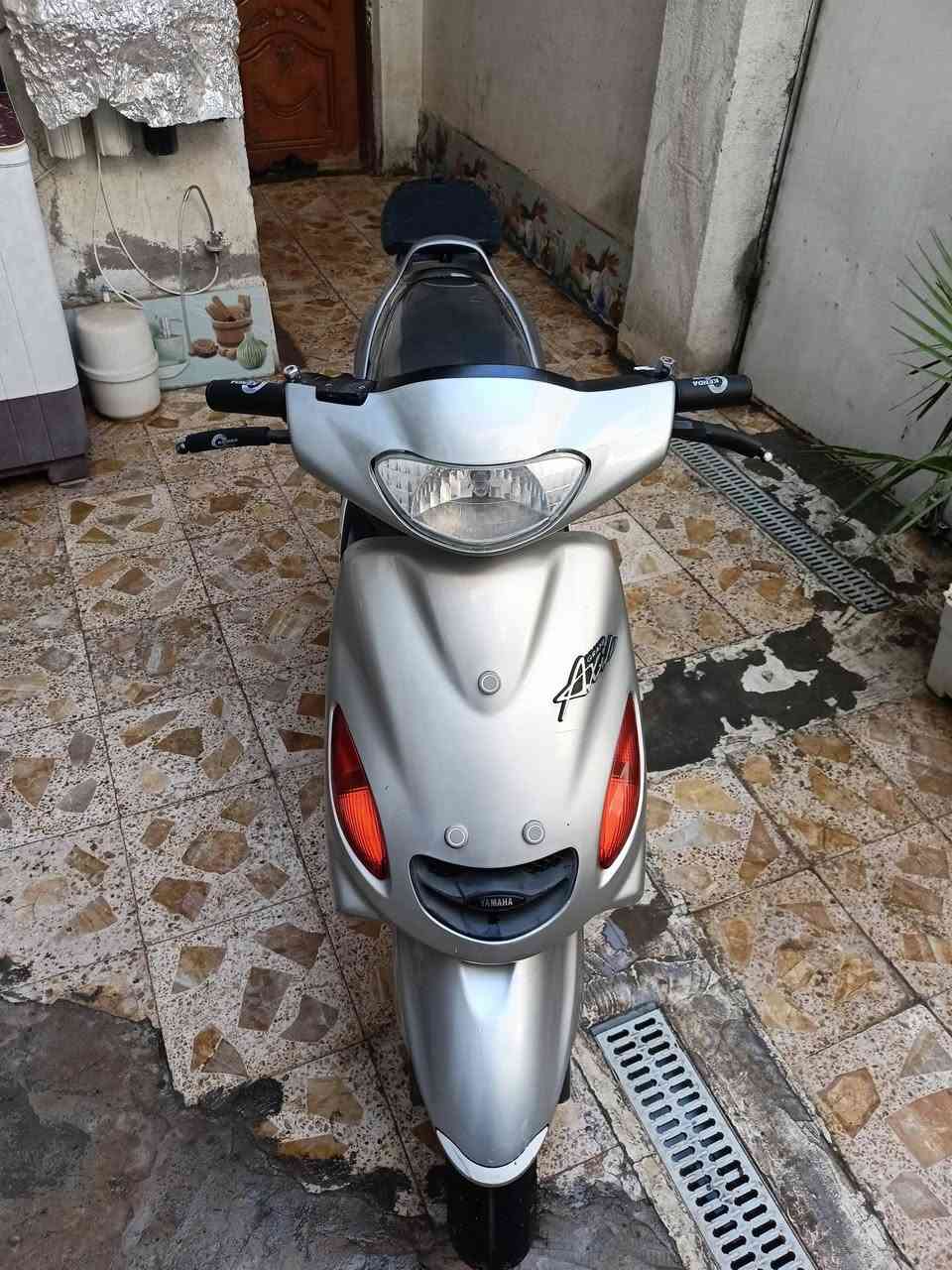 دراجه صارلها شهر طالعه من الحاويه جاهزه مجهزه سرعه مشي نعومه شلعه مابيها اي نقص الباتري مال اليابان بيها مكاني ناصريه مركز السعر مليون و300 وبيها مجال للشراي وهذا رقمي ***********

