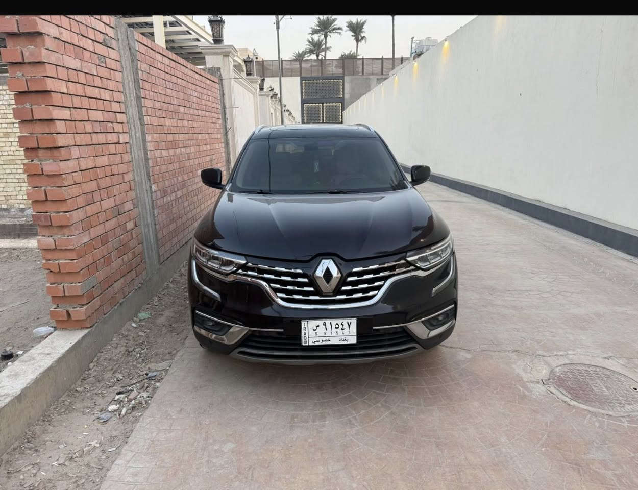 السلام عليكم
للبيع رينو كوليوس 2022 رقم بغداد فول مواصفات مطلوبه للمصرف استقطاع الكتروني اسوي وكاله عامه ب السياره ب 27 اتصير حره 

مواصفات السيارة 

 المحرك 4 سلندر  2.5L نيسان ياباني

 ناقل حركة أوتوماتيك 7 سرعات. نيسان

 دفع رباعي 4WD مع امكانيه اختيار فقط 2WD او تلقائي

 مفتاح التشغيل بصمة مع خاصية التشغيل عن بعد

حساسات 360 درجة مع نظام الركن التلقائي للسياره

كامرا خلفية دوارة

مصابيح امامية LED زينون   

 مصابيح خلفية LED 

 ويل كب 19 نيكل

 اشارة في المرايا الجانبية 

 المرايا قابلة للطي تلقائياً

 رادار جانبي (نقط عمياء)

عدد AIR BAG 8

 هاند بريك كهرباء 

 مكابح ABS 

 شاشه باللغه العربيه تدعم اندرويد اوتو وابل كار بلي

 تحكم كامل بالمقود 

 تتسع المقصورة لـ 5 ركاب

مقاعد جلد تبريد وتدفئه للمقاعد الاماميه

 اضاءة led داخل الأبواب 5 الوان

 لوحة العدادات متغيره 4 أشكال

  تبريد مناخين للسائق و الراكب مع تبريد خلفي

 مقابض ابواب نيكل مع زر بصمه

 نظام مانع الانزلاق 

حاملات اكواب مبرده

 سستم صوت BOSS

صندوق كهرباء

فتحة سقف بانوراما

اريل نفيگيشن

المرأة الوسطيه بخاصية تعتيم ذاتي

السعر195$

المكان بغداد الدوره 

***********
