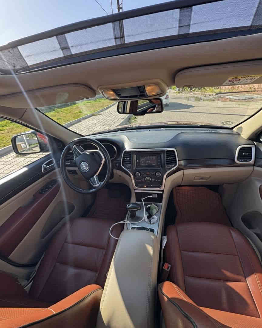 جيب ٢٠١٤ مكفولة من الصبغ والحادث 
بيها بارد شي بسيط

***********
واتس اب
