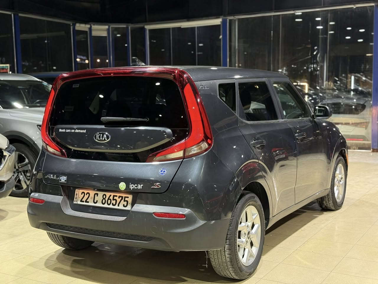 #المركبة : #كيا #صول   موديل 2021
#الضرر : صبغ جاملغ امامي ايسر فقط
#الرقم : مرقم اربيل الرقم الحديث ( تحويل او وكالة )
#المحرك : 2000 DOCH (اربعة سلندر)

#المواصفات :

▪️حجم الويل : ويل كب حجم 18 اصل مع طقم تايرات بحالة ممتازة
▪️لايتات اصفر عالي وناصي مع كشافات دعامية
▪️رادار امامي
▪️حساسات ورادارات الاجتياز الجانبية (نقاط عمياء)
▪️كامرة خلفية دوارة اصل مع الستيرن
▪️غرفة السيارة : كشنات السيارة مخمل اسود
▪️شاشة الدشبول حجم كبير للتحكم بايعازات السيارة
▪️سستم صوت
▪️تحكم ستيرن جهتين بلوتوث وحاكية وكروس سرعة وتحكم صوت 
▪️نظام ABS مانع انزلاق

نكفل السيارة من الغرق والشاصي .

السعر المطلوب : 135 ورقة مع المجال
 
الاتصال على : ***********

معرض سما دبي لتجارة السيارات والمزادات الامريكية
النجف - المدينة المائية -مقابل حي الجامعة
