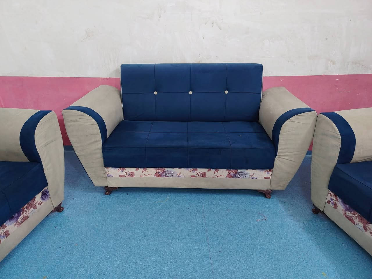 تخم للبيع تزكام كلش نضيف 10 مقاعد السعر 225وبي مجال العنوان كربلاء بدايد امن الداخلي  توصيل داخل كربلاء الستفسار ***********
