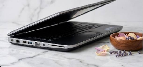 ​💻 لابتوب ديل (DELL) نظيف وجاهز للعمل والدراسة!
المعالج: Intel Core i5 🚀
​الرام: 4 جيجابايت (RAM 4GB)
​الهارد: 320 جيجابايت (HDD 320GB)
​السعر: 110 ألف دينار فقط 
​التوصيل: 5ألف لباب البيت 
للتواصل واتساب ***********
