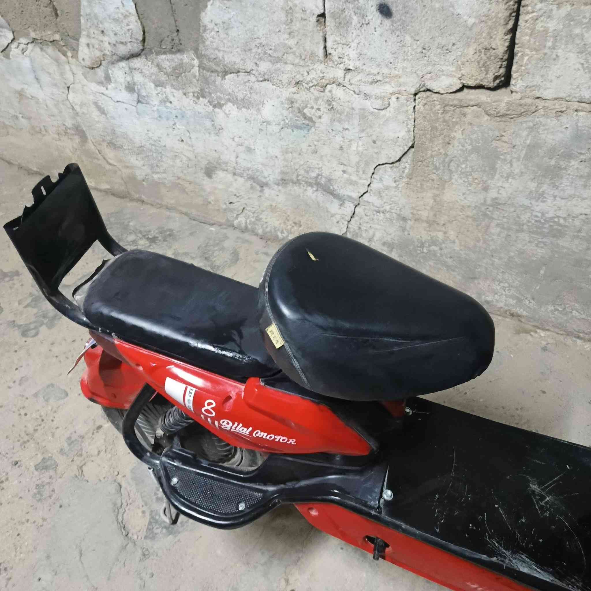 السلام عليكم دراجة شحن حجم 14 للبيع السعر 100 وبيهة مجال بطاريات جدد الرقم***********  ***********
