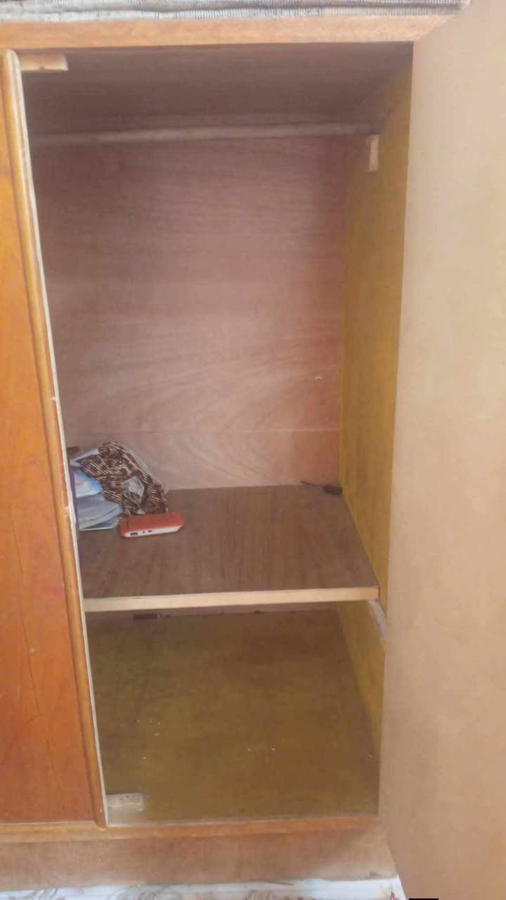 يا الله 
توفر لدينا كنتور وبوفيه
 نضافه جيده تسگام
مثل ما واضح بالصوره 
البوفيه 3 خانات ومجرات
الكنتور 5 ابواب 
المكان حي ميسان شارع الشيوخ
للاستفسار اكثر تواصلوا ويانه وبخدمتكم


**إذا كنت صاحب هذا الإعلان وتريد حذفه لأي سبب، رجاءا أرسل رسالة إلى الدعم الفني**