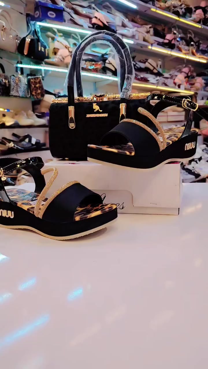 كربلاء حي الغدير مقابل مجمع البركة للمفروشات للأستفسار ***********
