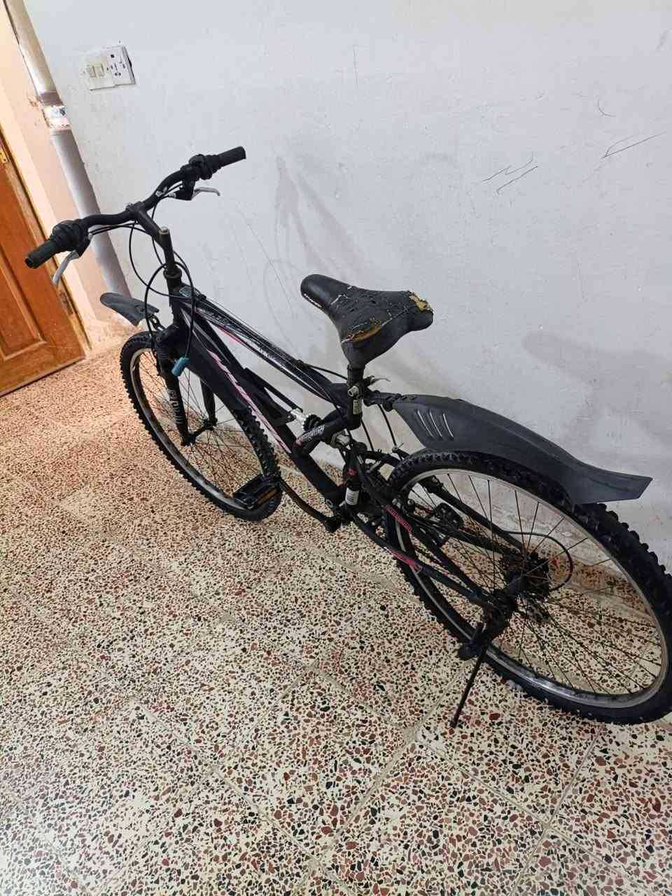 سلام عليكم الموشراي يصلي ع نبي ويعبر المنشور 🌹بايسكل جبلي حجم26 دبلات امامي خلفي ماركهsuprشرط برغي نقص مابي وانضف واحلى منل صور مكاني تكريت القادسيه سعر 55 والميعرف سعره ليكسر بي وبل عافيه ع ياخذه🌹***********
