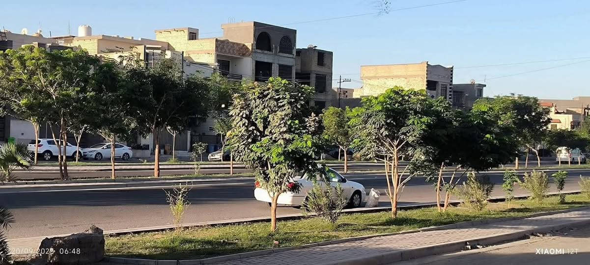 السلام عليكم قطعه ارض للبيع في حي الجهاد منطقه الاساتذه اربع شوارع قرب مجمع حي السلام السكني الجديد 
تبلغ مساحه القطعه ٣٠٠ متر واجهه ١٥ ونزال ٢٠ 
ملاحظه القطعه تقسيم حسب الطلب 
للاستفسار اتصل على هذه الأرقام 

***********
ابو مرام للعقار@
