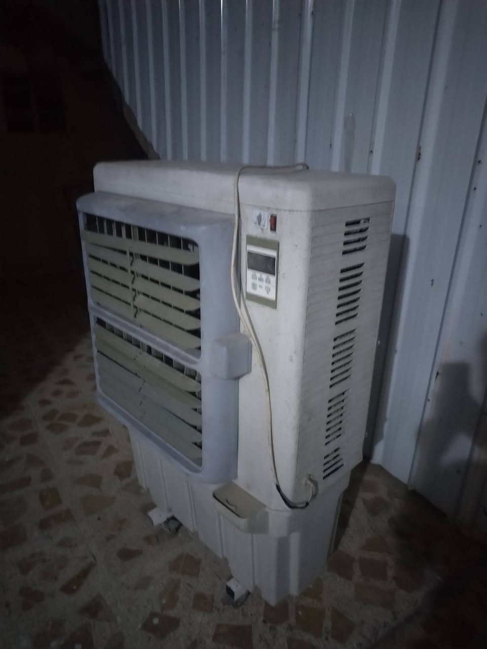 مبرده باب اول شغاله بيع مستعجل ب60
مكان جانب الايمن ***********+***********
