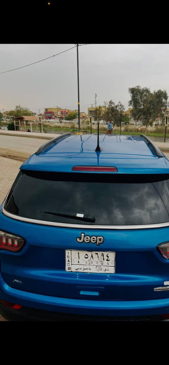 السلام عليكم سياره لبيع جيب كومباس 2018حادثه جاملغ فقط بدون داخل وبيه رشات صبغ فول مواصفات ماعده الفتحه كشنات جلد حساسات  وكامره خلفيه مكينه وكير وحداديه وتخم تاير جديد وكهربائيات كله شغاله سياره جاهزه للأخير 
السعر /96 ورقه 
الرقم/***********
