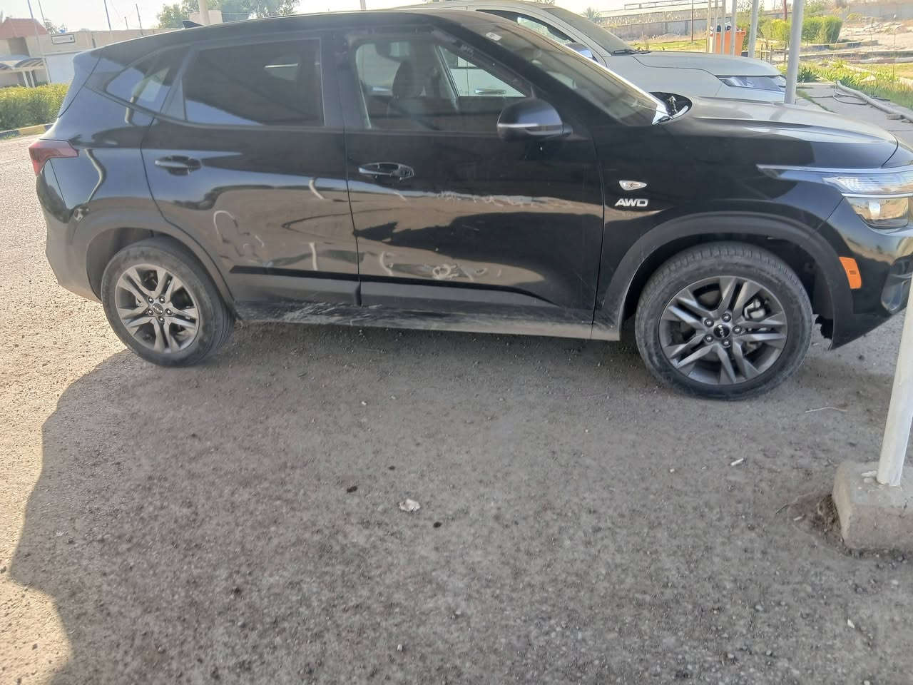 السلام عليكم كيا سلتوس للبيع اومراوس موديل ٢٣ نص فول ممرقم .المكان بغداد حي الخضراء..للتواصل على الرقم ***********
