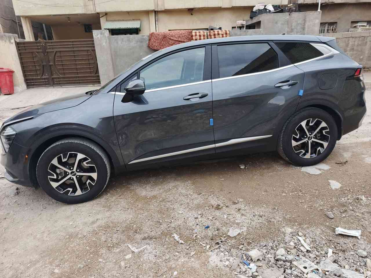 كيا سبورتج موديل 25 ماشيه 30الف محرك 2500 مواصفات معروفه فول عدا الفتحه السياره جاهزه حادثها بسيط كلش   فقط صبغ بجاملغ خلف السائق دخول جديد بسمي مكاني بغداد السعر 215 الاتصال برقم ***********
