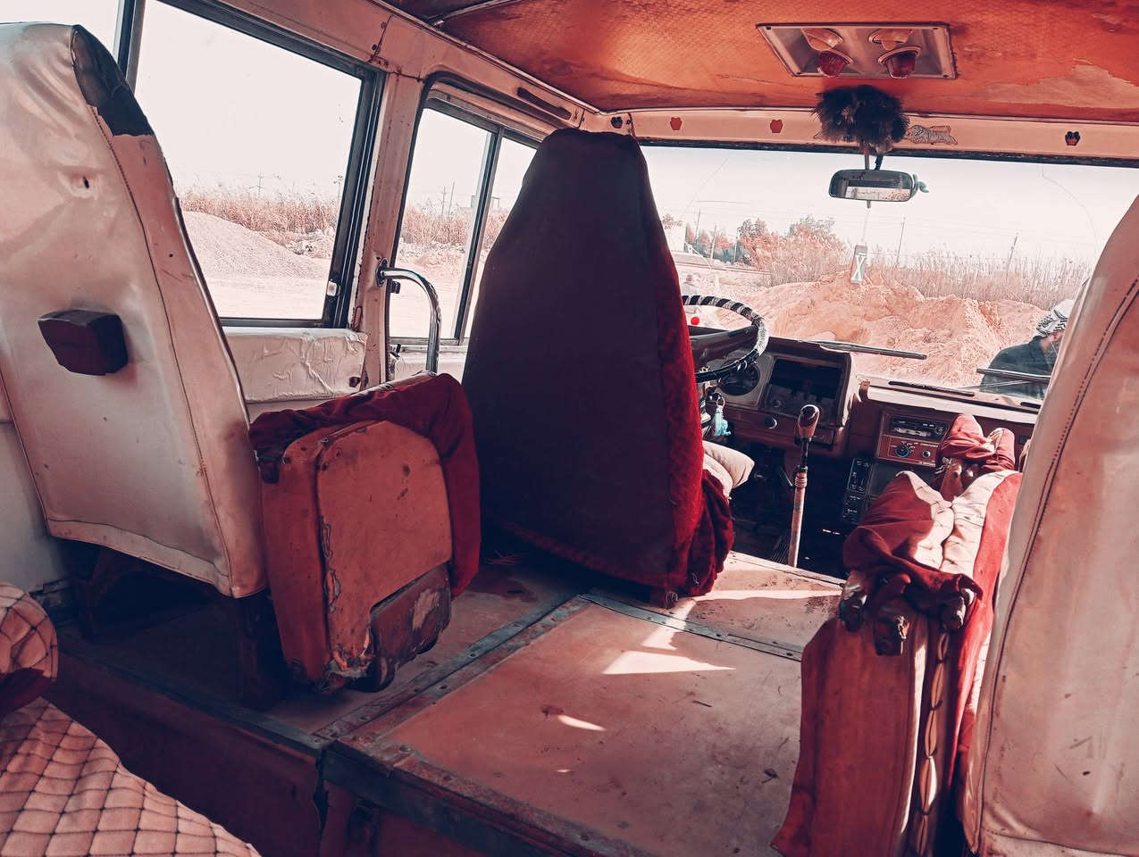 اسلام عليكم عدي كوستر للبيع حلوه وبلاديه رقم صدامي بغداد السياره كاز بلاد مكينه مجفته جديده كاعيه جديده دوشمه جديده كهربائياتها كلها شغاله عدي وكاله راعيها بغداد  رقم***********
