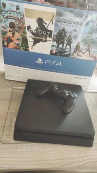 بلايستيشن ٤ • ٥٠٠جيجا • كامل الملحقات