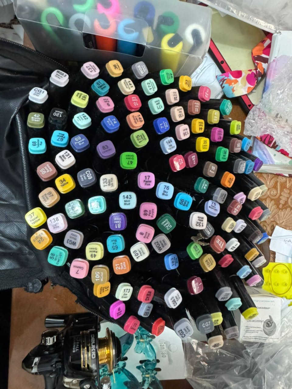 الوان احترافيه كل قلم بي جهتين يلون بيهن العلبه بيها 120 قطعه انطي سعر بالي يرضي  الله وبالعافيه عليك


**إذا كنت صاحب هذا الإعلان وتريد حذفه لأي سبب، رجاءا أرسل رسالة إلى الدعم الفني**