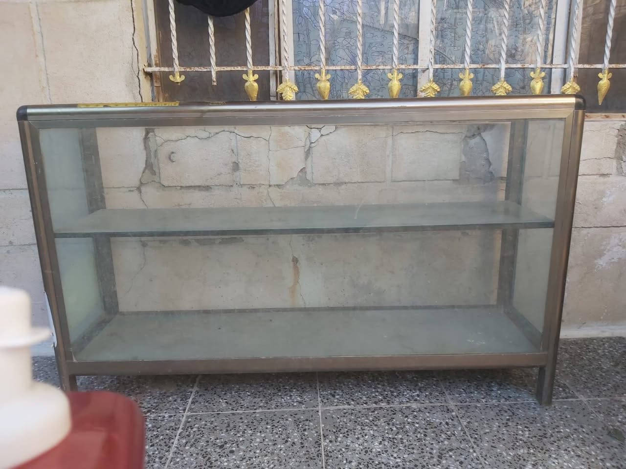 جام خانة و ميز خشب ب ٦٠ الف 
العنوان بغداد الشعب

***********
