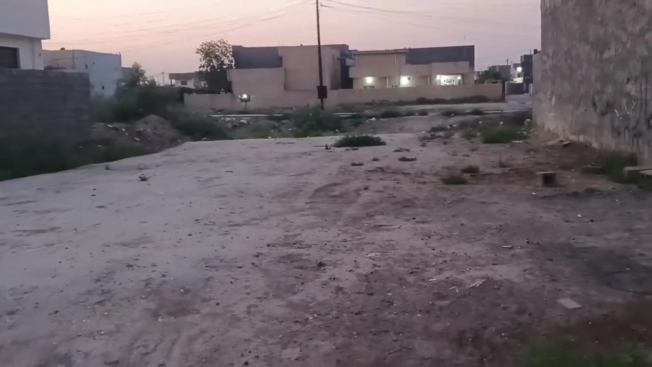 سلام عليكم اخوان قطعه ارض للبيع طابو ملك صرف  بغداد سلمان باك موقع جدا ممتاز منطقه التصنيع قرب الامام  200م معامله جديده مصفره من كلشي مدفونه تراب وجلميد مال بحيرات اخوان رجائن اعيد نشر بسبب الوعود الكاذبة الماتفيده خلي يعبرها *********** صاحب الارض
