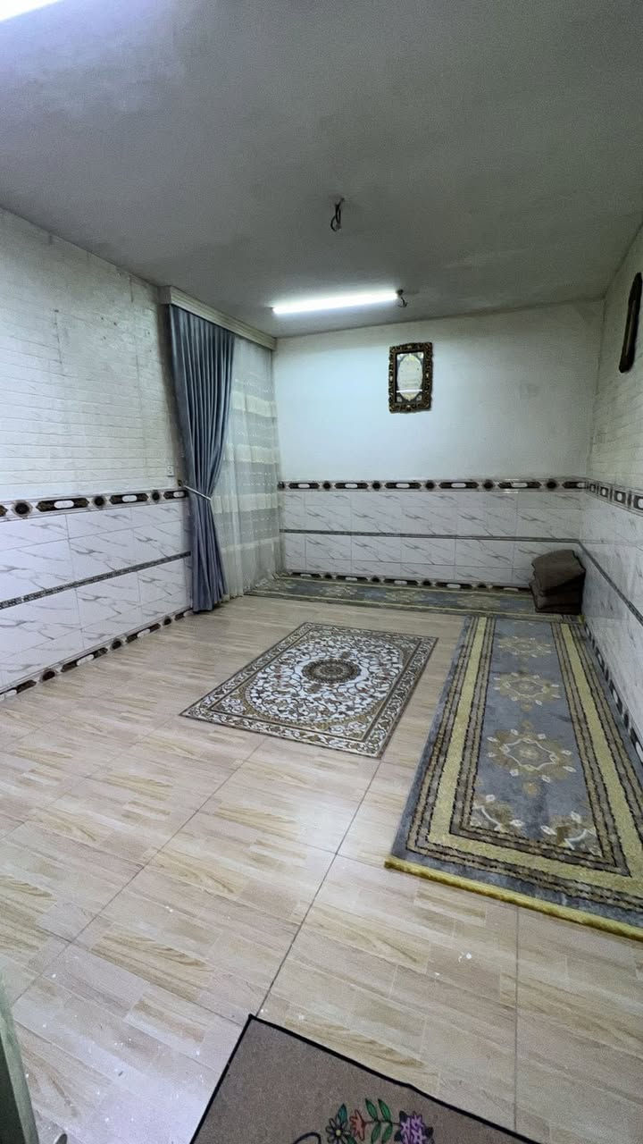 السلام عليكم
بيت  بغداد الزعفرانية 
مساحه ١٠٠ مربع ركن 
البناء يحتوي على غرفتين نوم 
مساحه ٤ /٤ 
+ صاله + مطبخ 
استقبال ٤/٥  
الاستفسار ***********
سعر 65 مليون

