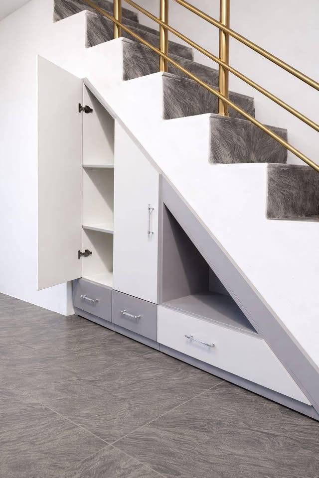 السلام عليكم 

كل عام وانتم بالف خير يارب رجعنا وياكم و الحمدلله 

كل بيت بي درج ومايعرف شلون راح يستغل هاي المسافة وشلون تكدر تحوله الى تحفه فنيه ! 

تكدر تسوي مخزن للملابس الصيف او الشتاء او تكدر تسوي مخزن بطانيات وفراش او جزامه احذية او ديكور شاشه بلازمة او مكان غساله وغيرها هواي 

تكدر تسوي من خشب او المنيوم و الاسعار مناسبة جدا ابتداء من 75 الف للمتر الى 150 الف للمتر حسب الديكور و المواد لي حضرتك رايده 

العنوان 📍 القائم ناحية الكرابله 

للطلب *********** يوجد واتس اب
