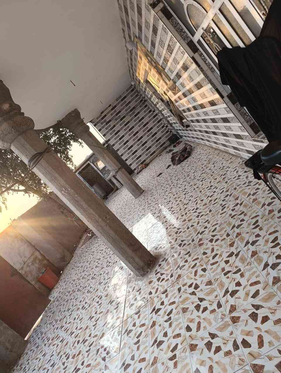 البيت للبيع 250 متر طابو زراعي سند 25 ناحية ابو غرق قرب المهد الفني طريق بنات الحسن بناء جديد صب كونكريت خدمات كامله سعر على الاتصال ***********
