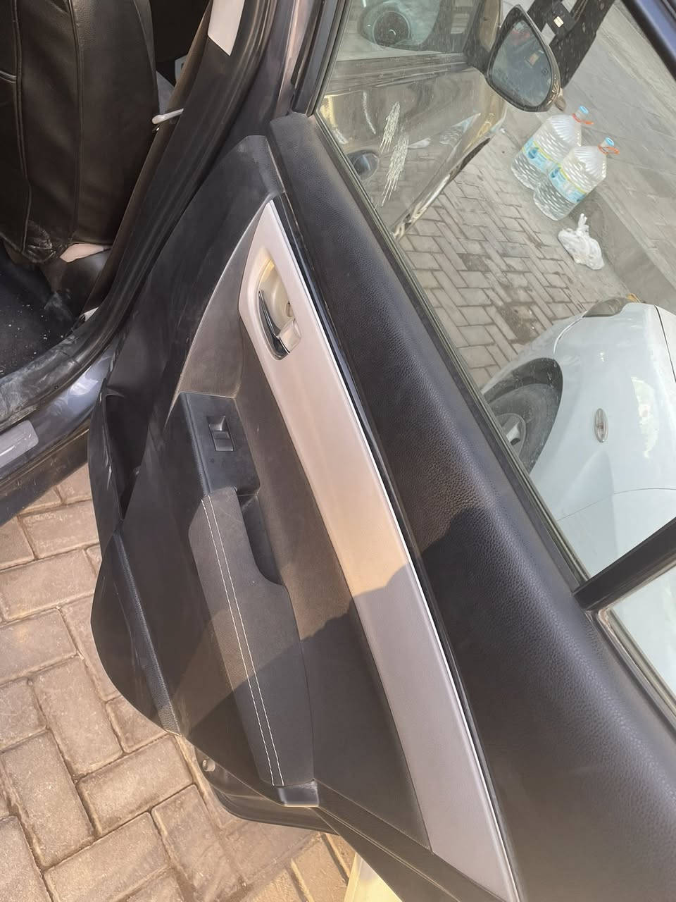 كورلا 18 le
كير ومحمرك مكفولات بعدهم عل شركة جديدات 

ماشيه ٨٢ 

حادثة موجود بل صور 
البنيد مبدل تجاري لهذا السبب صاير بي جراد 

تخم تاير جديد 

السيارة ممتعوبة 

باسمي 

126 وبيه مجال حك الجية 

بغداد الدورة 

***********
