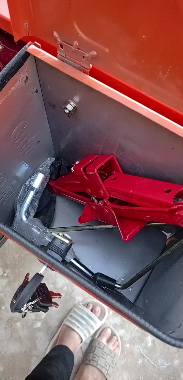 سلام عليكم ستوته 2025 جديده ماشيه 17 كيلوبعده زيروه اوراق اسكنر لون برتقالي
السعر 2600 وبيه مجال 
للستفسلار ***********
