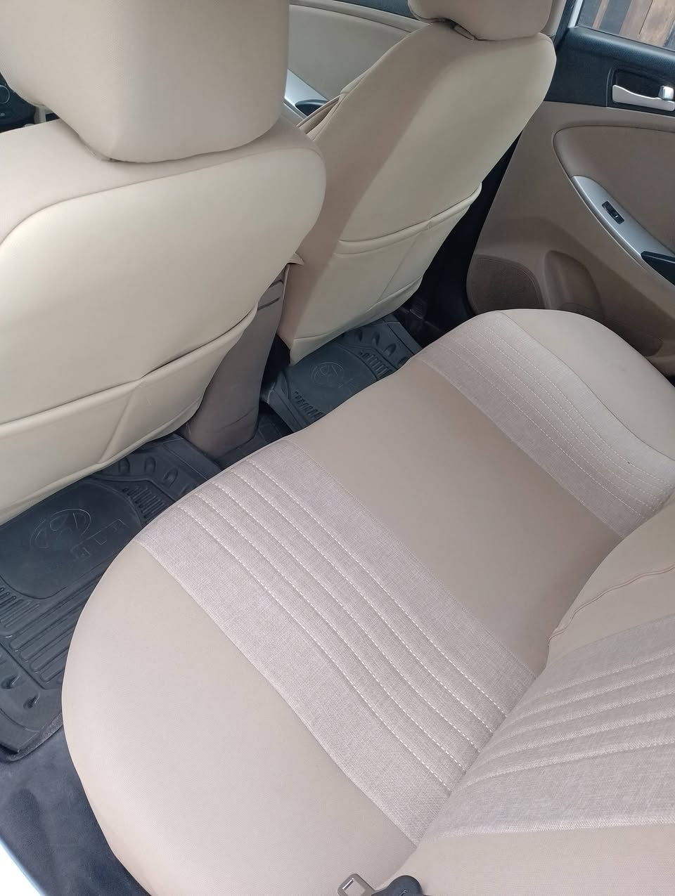 السلام عليكم اكسنت 2016خليجي رقم بغداد جديد ماشيه 70سياره جديده كلش محرك 1600صدر تبريد كله جديد مكينه كفاله بدون فتح سياره مكفوله بدون صبغ بدون فتح بيها رصعه باب السائق عله وضعها سعرها 120وبيها مجال ***********
