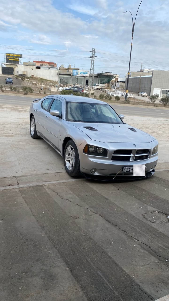 جارجر للبيع موديل 2010 مواصفات sxt رقم جديد سليمانية دولي سنوية بسمي لحد 2027 مكينة ٦ سلندر ٣٥٠٠ اصل هزة جديد ماشية ١٦٥ سيارة استخدام شخصي ما مشتغل خط بيها كوبون بانزين بسمي كير ومكينة خير من الله شرط ممفتوح نظام abs دواخل سيارة بالجيس كشنات جلد و تحكم كهرباء تبريد قطعتين ثلج كهربائيات كله شغال و مملعوب بي كله ع بلاد … سيارة عليه ادامة كامل من نوزلات و بلكات و حساس صالنصة و مجاول و بطارية و فيت بم  وبنزات فلنجات تفسيخ بيدي شديتهن  .. شواصي و بدنة و سقف و ايرباك كلها مكفولات شرط .… سيارة بيها بخ ٣ قطع و نص بدون معجون و بدون تعديل شرط سيارة قطرة معجون ما بيها شرط راسلني خاص ادزلك ورقة فحص … سيارة جاهزة ما تعبانه متصرف عليها ربع و نصبتها تخبل .. 
سعر ١٢٠ و بي مجال قليل .. رجاءا اخوان ما عاجبك السعر اعبر المنشور كلشي موجود ب سوك حسب النظافة كلشي و سعره …. عنواني كركوك 
رقم موبايل *********** واتس اب كركوك, العراق
