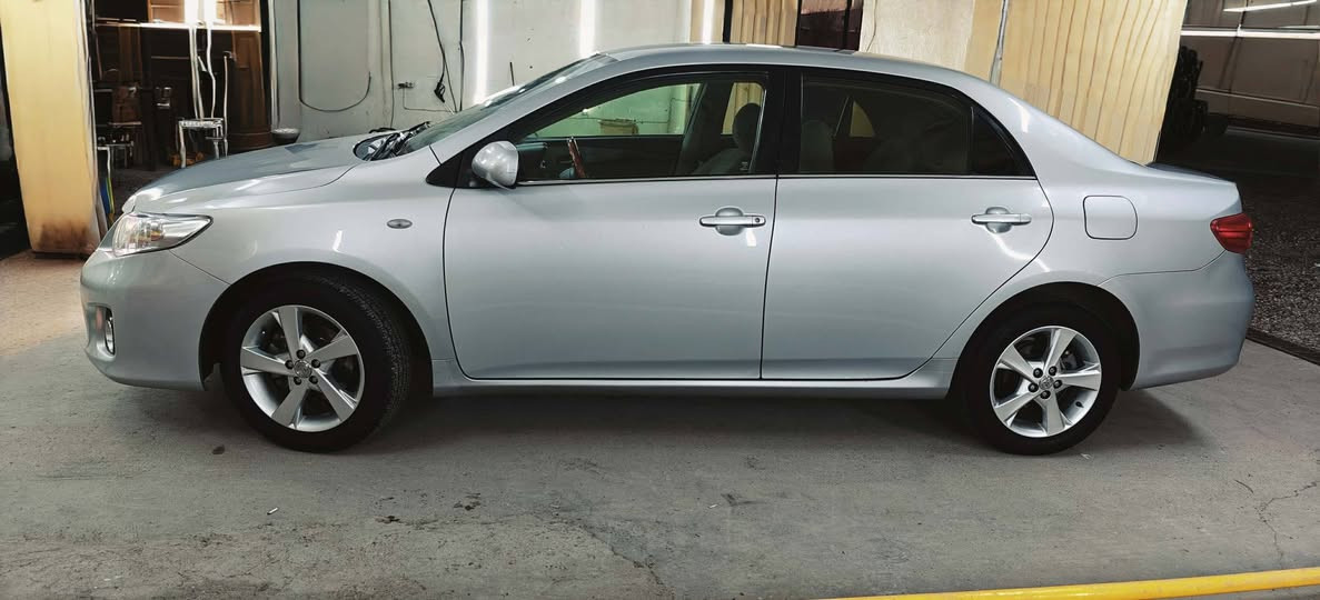 توێتا کۆرۆلا ٢٠١٣
پێش و دوای بێ دەعمە
یەک چەمەلغی تۆزێ ساردە
باقیات هیچی نیە کاڵبوونەوەی نیە سپێری دانەبەزیوە
٥ ویلی کەپی شەریکەیە 
زۆر تازەو جوانە 
١٥٠ هەزاری حەقیقی ڕۆیشتوە
بەشەرتی کۆمپیتەر
نرخی ١٣٢ وەرەقە و مامەڵەیەکی کەم
ژمارە.       ***********
***********
