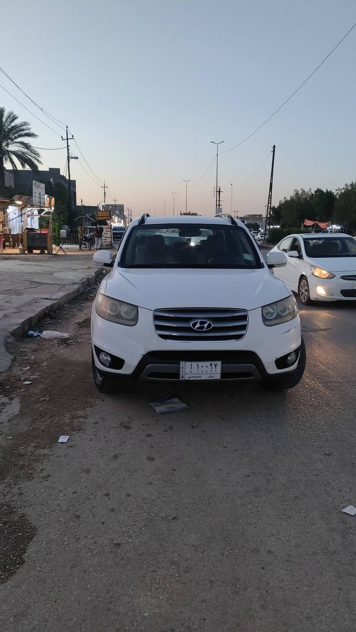 سنتافي 2012 كويتي فول
كفاله ضربه وصبغ  بيها ملاحظات بسيطه جدا 
مكينه 3.5
المكان حله 
السعر 168
***********
