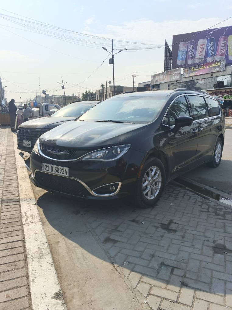 كرايسلر فيوجر2020 راكب. رقم السليمانية وكالة بأسمي تستلم وكالة وتروح تحول كبل  
 للبيع  أو مراوس بدوج رام تحكمات فول سلايت  حادثها بأمريكا الابواب السلايت  ومبدلات بلادي تجي تسوي سونار وتفحص. كشن  كهرباء محرك 6 سلندر  دبل بصمه   السيارة تشتغل  بانزين عادي مو محسن لان اني مسويلها البرنامج تشتغل عادي ومحسن السيارة يرادلها بس بوليش كير ماوس
السيارة  السعر    170$
*********** بغداد, العراق
