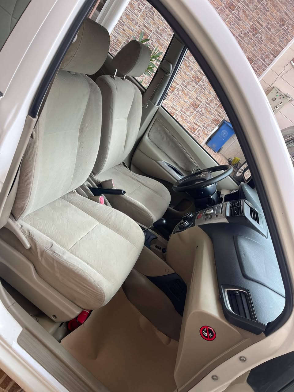 بسم الله الرحمن الرحيم..
‎السلام عليكم..
‎١. السعر ١٠٨ بيها مجال كلش بسيط 
‎٢. تويوتا افانزا خليجية ٧ راكب ٢٠١٥ 
‎٣. ماشية ١١٦ الف كيلو 
‎٤. مكفولة من الصبغ عدا تكحيل بالدوسة وموضح بالسونار + بارد بسيط ما مبين 
‎٥. محرك ٤ سيلندر ١٥٠٠ vvt
‎٦ .السيارة عملية وخدمية وجديدة مقارنة بموديلها وما بيها نقص ان شاءالله ( تايرات جديدة + حدادية امامي خلفي جديدة + غرفة جديدة + دهن وفلاتر جدد ) 
‎٧. رقم بغداد الدولي بأسمي  وهزة جديدة ومكانها بغداد الكرخ 
‎للأستفسار اكثر ***********
