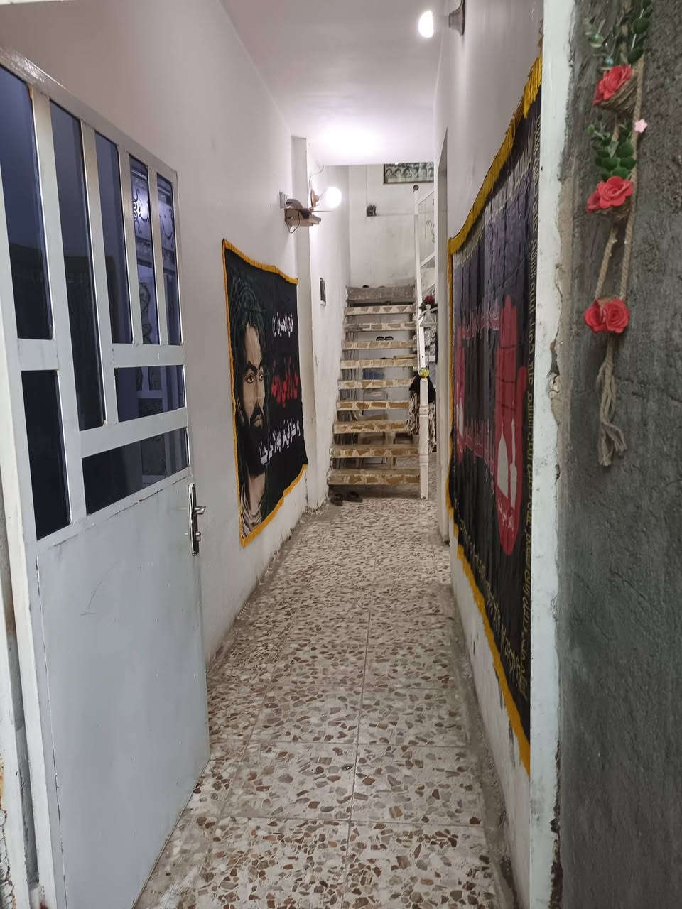 دار للبيع مساحه 100 متر سبع قصور شارع أبو احمد طابق ونص الفرع عرضه 10 البيت واجه 5 ونزال 20  الطابق الثاني صاله وغرفة نوم سويت ***********
