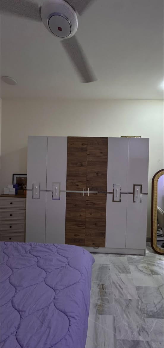 غرفه نوم مستعمله جديده
العنوان بغداد زيونة 
للتواصل عبر الواتساب او الخاص الرقم ***********
للعلم الغرفه حالياً مفتوحه يحتاج فقط شد ونقل الها 
السعر ويا الجرارات 600 
غرفه نوم _ فراش _ جرارات بالاصل مو ويا الغرفه بس احنه مشتري جودته ممتازه _ ملحق الجربايه 2 _ وميز _ وكنتور
