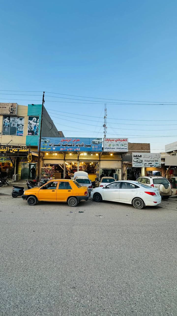 موقع تجاري للبيع
دار سكن قديم مع محلات مساحه 200 م 
واجها  10 م يقع في حي الحضاره قرب تقاطع النسر مباشرتآ على الشارع العام .؟
للاستفسار الاتصال فقط رجائآ بدون مراسله وخاص
   ***********
   ***********
