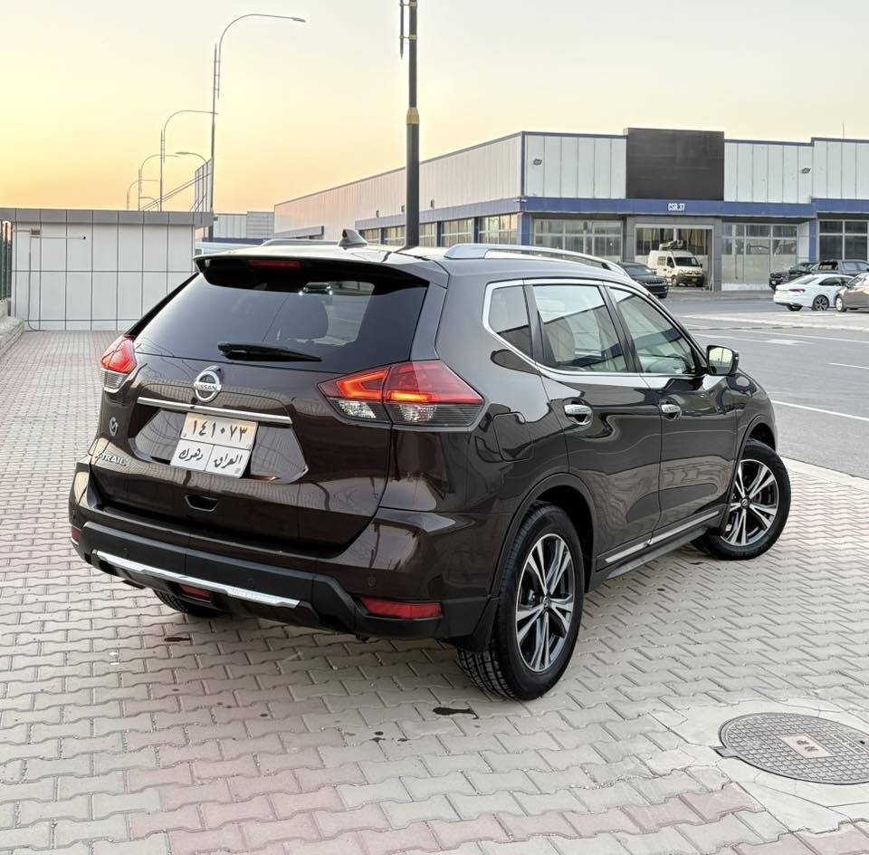 سلام عليكم
للبيع او المراوس
‏Nissan X-TRIAL Platinum 2018
نيسان اكستريل 2018 بلاتينيوم لون مميز 🤎

سعرها 200 وبيها مجال 

خليجي مكفولة كفالة عامة بدون صبغ اعلى فئة للاخير 
صفر شركة مهند

سيارة مال بيت ما ناقصها مصرف  دينار 

كير ومكينة وتبريد بشرط 
دهن يتبدل بوقته وما محتاجه مصرف نص دينار 
ماشية 73ميل (يعني 119 الف  كيلو متر)

فول الفول

بانوراما
دفع رباعي تحكمات
بصمة تشغيل
كاميرات 360 درجة
هاندبريك بصمة
صندوك كهربائي
لايت زينون دوار
رادار امامي 
رادار جانبي ونقاط عمياء
رادار خلفي 
محافظة على المسار
سستم صوت Bose
رادار قرائة اشارات مروريه للسرعه واظهارها على شاشة السائق
رادار لاين اسيست(تحذير الخروج عن مسار الطريق)
أوتو بريك تفاعلي امامي وخلفي
كشنات امامي كهرباء 
كشنات امامي تدفئة
بصمة ابواب
كشنات خلفي تدفئة
تدفئة ستيرن
محافظة على المسار
اوتو هولد
مانع انحدار
داخل بيجي
بلاجكتور
وضع ECO اقتصادي
كشنات جلد
حساسات 
مرايات كهربائية شفط
زراك لايت

وباقي مواصفاتها المعروفه

رقم تلفون
 ***********
***********
