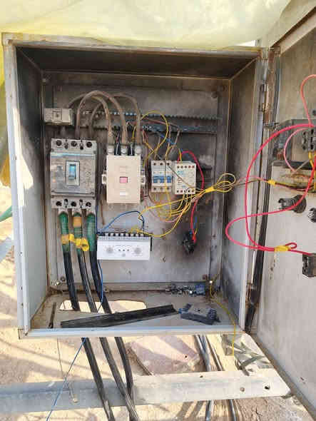 ⚡🚰 صيانة بوردات سيطرة لمضخات ومرشّات في صحراء كربلاء

تم بحمد الله تنفيذ أعمال صيانة لبوردات السيطرة الخاصة بالمضخات والمرشّات في منطقة صحراء كربلاء، مع فحص المنظومة، ومعالجة الأخطاء اللي سببت توقف بعض الخطوط.

الشغل شمل:
🔧 فحص البوردات الكهربائية ومعالجة القطوع.
🔧 إعادة تنظيم الربط وتصحيح الأخطاء القديمة.
🔧 صيانة الكونتاكتورات، الأوفرلود، وحمايات البورد.
🔧 التأكد من سلامة خطوط التغذية وتحسين الأداء العام للنظام.

واحنا مستعدين نوصل لأي مكان داخل كربلاء ونقدم:
✔️ صيانة بوردات السيطرة
✔️ إنشاء بوردات جديدة حسب الطلب
✔️ تأسيسات كهربائية كاملة للمضخات، المرشّات، والمواقع الميدانية
م / كان العمل فقط حل المشاكل وتشغيل المضخات و المرشات في ما بعد يتم استبدال بوردات بعد موسم الحصاد

🔌 البخيت للأنظمة الذكية والتأسيسات الكهربائية
✍️ بإشراف المهندس مرتضى
📞 ***********
📞 ***********
