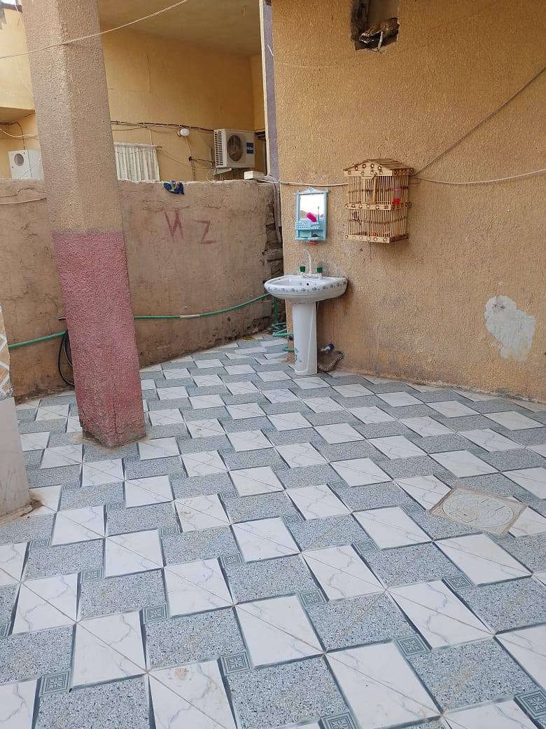 ياالله / دار مساحته ٢٢٠ طابو صرف بناء قديم  طابقين ولكن نضيف يحتوي علئ غرفتين  نوم جوه اوهوال او مطبخ اوستقبال اوصحيات دخليه اوخارجيه اوغرفتين نوم فوك  العنوان بابل /ناحيه ابوغرق /قرب مدرسه الصقور علئ شارع تبليط يحتوي علئ كافه الخدمات السعر ١٣٠ مليوان الاستفسار اكثر مراجعه مكتبا الكائن في ناحيه ابوغرق قرب جامع الياسري نستقبل كافه العروض 
(***********)
