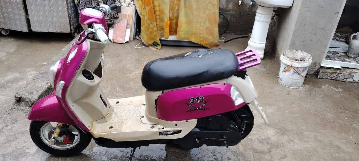 سلام عليكم دراجه بوليس دراجه نضيفه بس بيه شغله وحده خيط تبخير بسيط ميبين دراجه  مكينته ناعمه سلف وهندر تشغل مكاني بغداد مدينه الصدر سعر 350الف رقم الهاتف *********** بغداد, العراق
