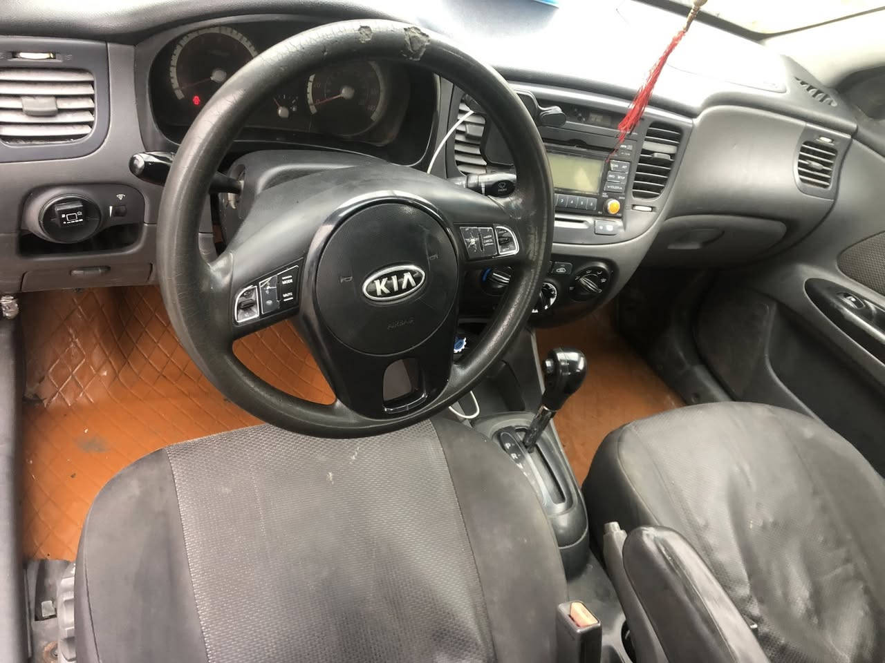 السلام وعليكم كيا ريو 2010 مكينة شرط كير شرط والباقي موجود بالصور بالسونار السعر 80 ورقه للتواصل *********** 
واتساب ***********
