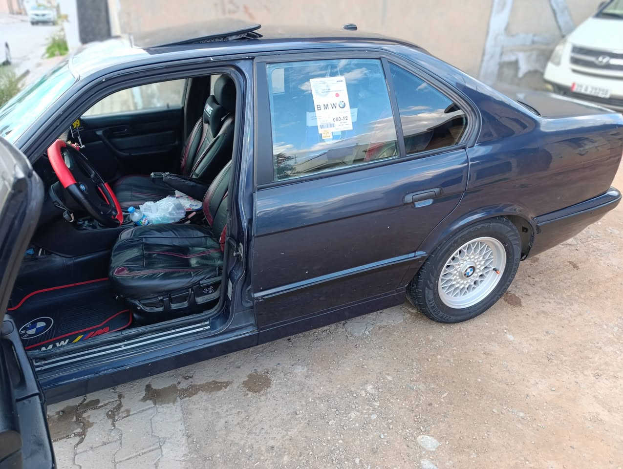 سلام عليكم 
للبيع BMW 520 لون نيلي 
گير عادي فتحه سقف و جام كهربائي كشنات جلد گير محرك كهربائيات كلها بشرط منظومه زنون صدر امامي خلفي كلها بشرط 4 تايرات جديدة ويل خليه جديد رقم سليمانيه رقم و السنويه جديده لحد 2029 السيارة جاهزة صبغ جماليه 
السعر 58 وبي مجال مكاني كركوك 
*********** واتساب 
***********
