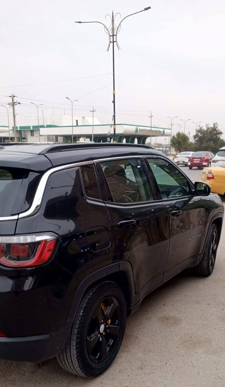 السلام عليكم جيب كومباس فئة لاتيتيود موديل 2019مريكي ضرر  بنيد بس السيارة جديدة كلش ماشيا 73  الف كيلو مو ميل السعر 112 وبيه مجال رقم لنجف *********** مكان نجف ومروس هم ترهم واتساب اتصل
