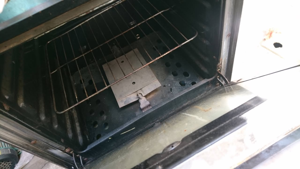 السلام عليكم
ميز مكتبي عدد 2 واحد قياس 120
الثاني 100
غسالة 10 كيلو
طباح 4 عين وفرن
ارجوحة عش العصفور
المكان بغداد
للتواصل خاص او عالرقم
***********
